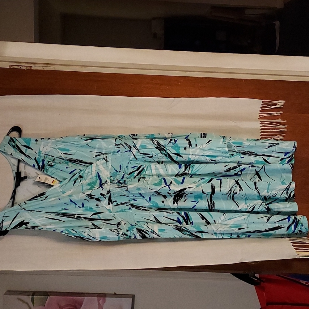 Dress - Picture 2 of 4
